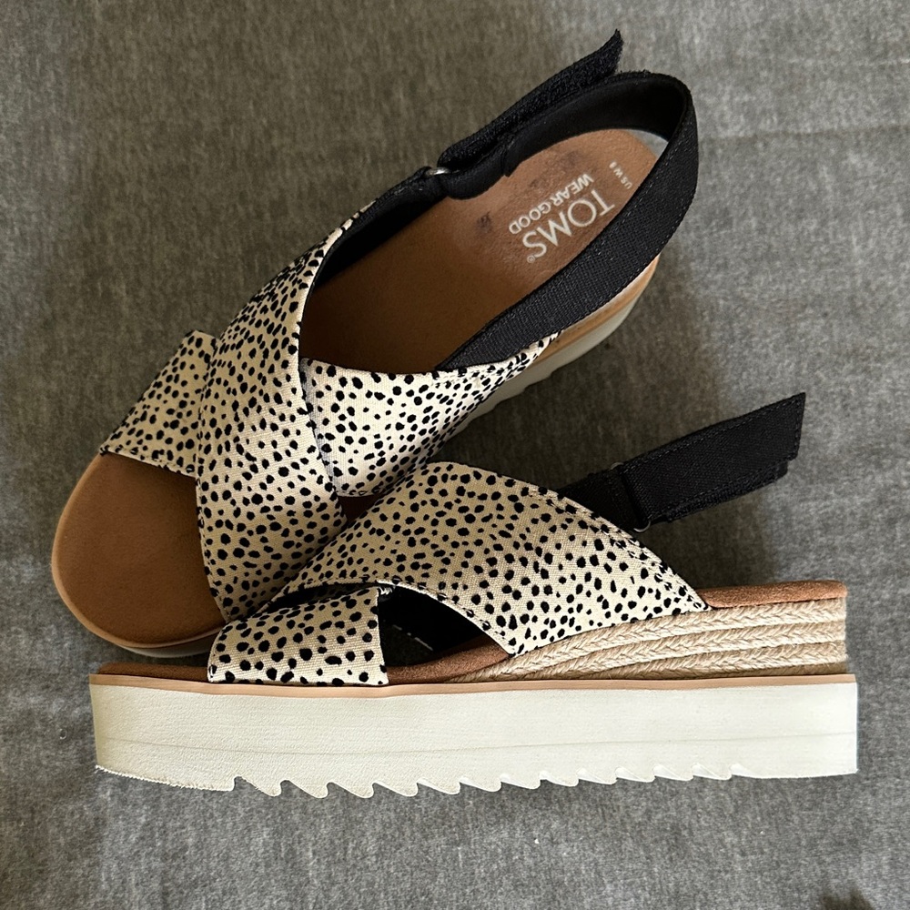 TOMS Women's Black and Cream Espadrille Sandals